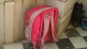 مرغ رو کرده تو کیفش برده مدرسه :)))