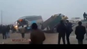 تصادف عجیب و باورنکردنی کامیون با اتوبوس در اردبیل