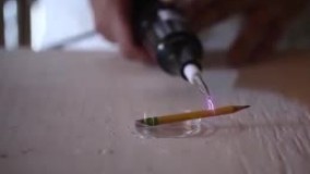 آزمایش رسانایی مغز مداد