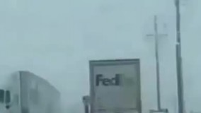 چرا این قطار از وسط خیابان سر در اورد 