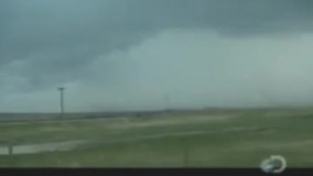 صحنه برخورد رعد و برق به ماشین در حال حرکت