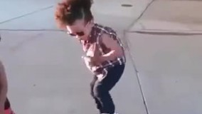 بیریک رفتن دو بچه با اهنگ خارجی 