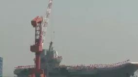 چین نخستین ناوهواپیمابر خود را به آب انداخت