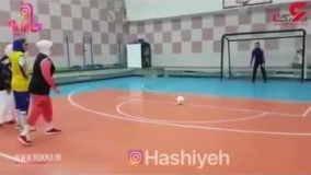 گل زنی بهنوش بختیاری در بازی فوتبال