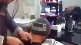 عجب رویی داره میگه این مدلی بزن موهامو...