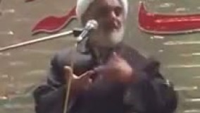 حاج آقا ببین چطوری فنون عشقبازی رو یاد مردم میده 