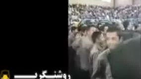 دانش آموزانی که بالاجبار برای سخنرانی روحانی رفتند