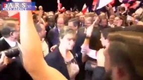 پاشیدن آرد به صورت نامزد ریاست‌جمهوری فرانسه