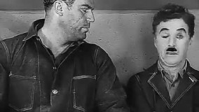 چارلی چاپلین در زندان... تکه ی جذاب و بامزه