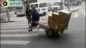 وقتی 10 دقیقه مونده به افطار و باید زود برسی خونه 