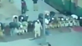 دارن نماز میخونن که قطار حرکت میکنه????????????