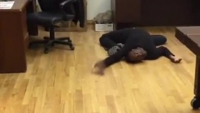 خدا هم تو خلقت این یه بندش مونده !مثل عنکبوت به هر وری که دلش بخواد تا میشه (این جاندار جزو گونه ای از بی مهرگان و نرم تنان میباشد)