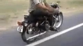 هندی ها حتی موتور سواریشون هم تخیلیه ????????