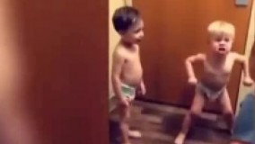 اخه دارن به این بچه چی یاد میدن؟زورگیری؟!