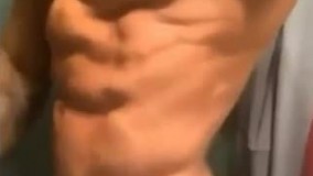 تقلید بسیار خنده دار مرد چاق از پسر ورزشکار !