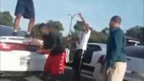 همین پایین مثل بچه ادم نمیتونی بمونی نه؟!