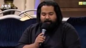 احساساتی شدن مهران مدیری هنگام اجرای زنده رضا صادقی 