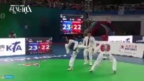 لحظاتی از مبارزه آرمین هادی‌پور در مسابقات تکواندو قهرمانی جهان
