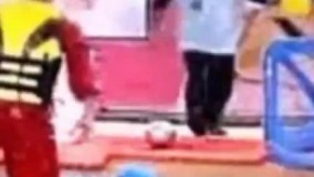 افتادن توی آب مجری در برنامه زنده