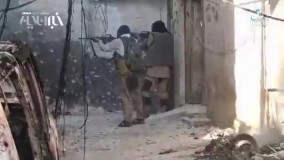 داعش در حال نبرد با سربازان عراقی در موصل 