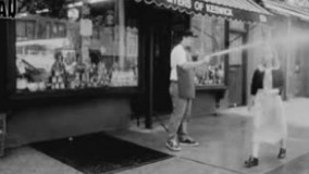 مغازه دارا وقتی میخوان جلو مغازشونو بشورن????????