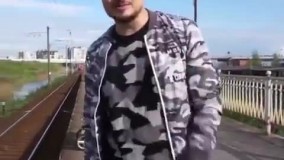 کم مونده بود خودش بره زیر قطار