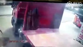 عاقبت دردناک رعایت نکردن فاصله مناسب با تریلی