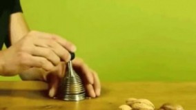 یک مهندس باید اینجورى گردو بشکنه ???? 