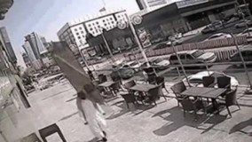 انگار کاغذ خورد تو سرش ????????