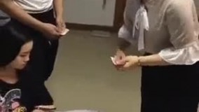 کاملا شانسی و هیچ عامل انسانی دخالت نداره 