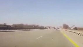 ماشینش خراب شده درست وسط جاده