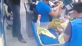 وقتی مشتری به داد صندوق دار فروشگاه  میرسه