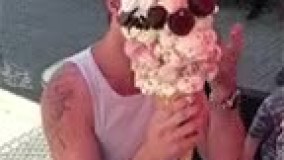 تو این گرما فقط همچین بستنیی میچسبه  