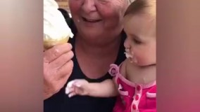 هر وقت غمگین بودین  بستنی خوردنِ اینو نگاه کنین 