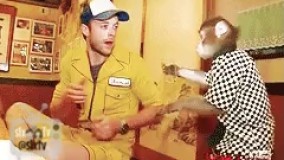 ممد ساندویچمو نگهدار به کسی ندی ها بچه ها دنبالمن بگیرن ازم 