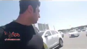 این پسره رفته تو گمرک ماشینای میلیاردی رو میبیه، فقط توضیحاتشو ببینید از خنده میترکین