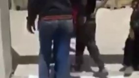 پا گذاشتن نمازگزاران عربستانی بر روى پرچم ایران و...  قبل از ورود به مسجد!!! بفرستید برای کسانی که عشق طواف خانه خدا رو دارن.