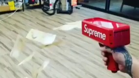 امیدوارم یکی با این تفنگ بهتون شلیک کنه