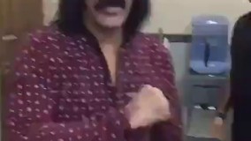 ایشون رضا بروسلی هستند!!!!!!!