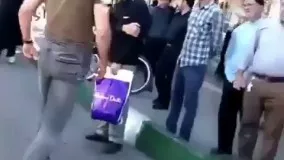 دستگیری پسری که دنبال آخوندها میکرد و جیغ می کشید!!!