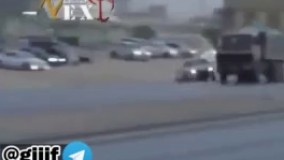 حرکات نمایشی یک راننده دیوونه در جاده 