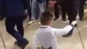 چوب بازی زیبای پسر بچه 4ساله!!