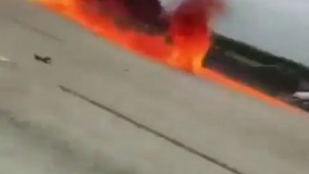 ببینید: سقوط وحشتناک هواپیما وسط اتوبان