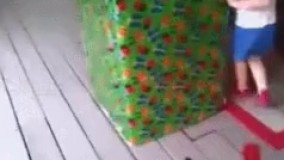 باباش نظامی بوده. برای  تولدش سورپرایزش کرده از ماموریت برگشته زندگیتون پر از سورپرایز های قشنگ 