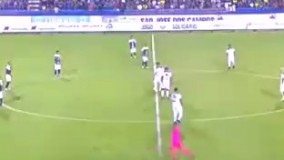 این داور فوق العاده است  جامعه ی داوری دیگه هیچوقت همچین داوری به خودش نخواهد دید