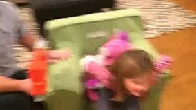 روش جالب پدر برای کشیدن دندان فرزند 