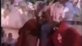 بزرگترین خودکشی دسته جمعی انسانها در تاریخ! 1987 جیم جونز رهبر یک فرقه مذهبی است که با افکار خود جان مردم را به بازی گرفت!