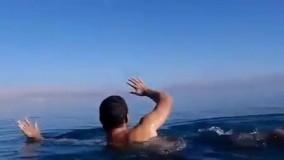 دریایی که درآن غرق نمیشوید  بحر المیت دریایی در فلسطین که بخاطر غلظت نمک بسیار بالا چگالی آبش از چگالی بدن انسان بیشتر است و انسان درآن غرق نمیشود  یادش بخیر دریاچه ارومیه اینطوری بود 