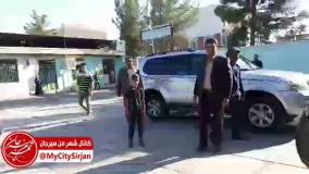 لحظه تحویل امیرعلی کودک ربوده شده سیرجانی به خانواده اش  امیر علی 14 روز پیش در سیرجان ربوده شده بود.   