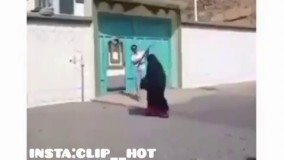 زنش بعد از چند روز قهر برگشته خونه  ببینید شوهره چیکار میکنه.فقط بچه ها!!!!!